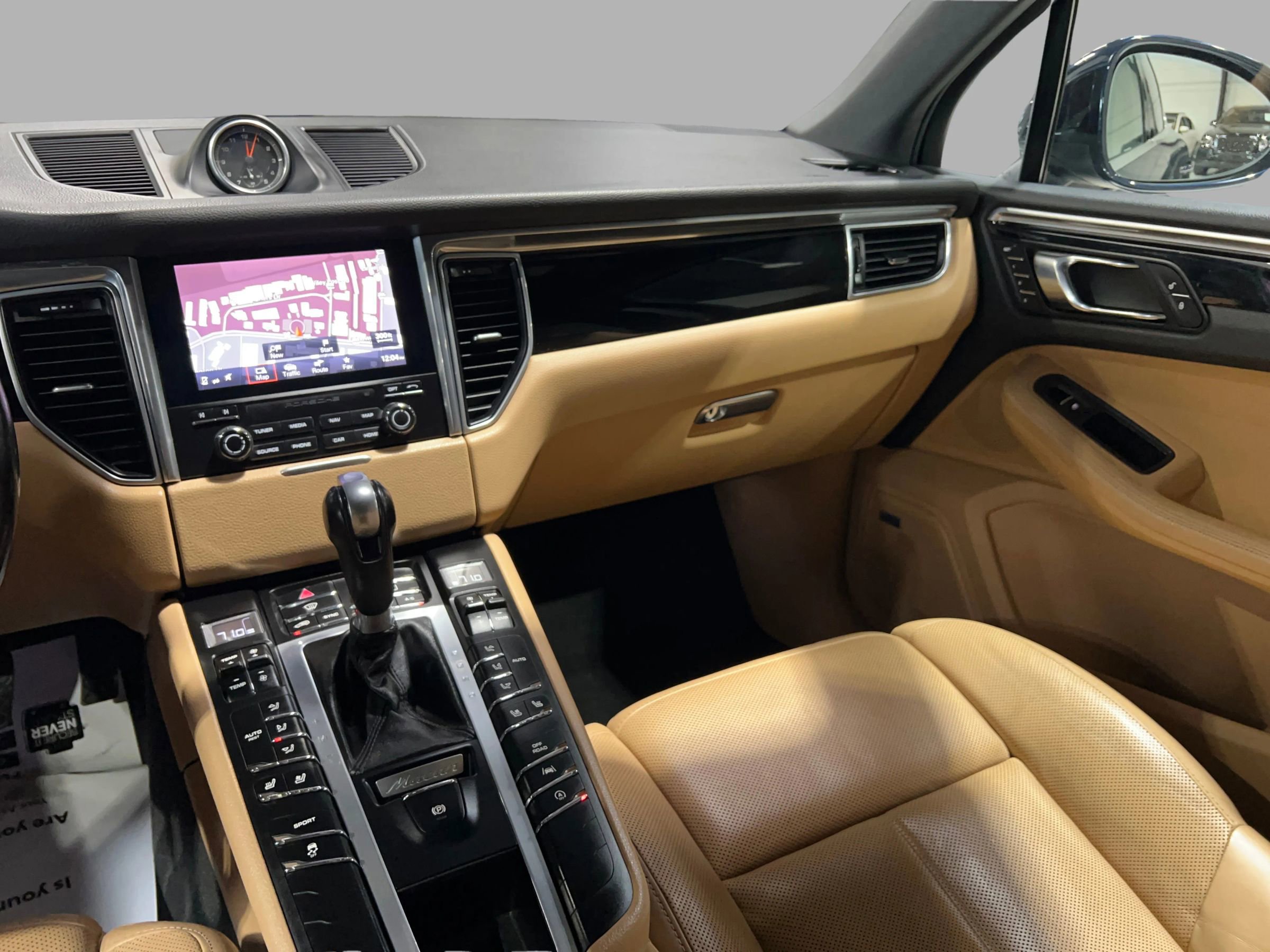 Used 2017 Porsche Macan S image 28