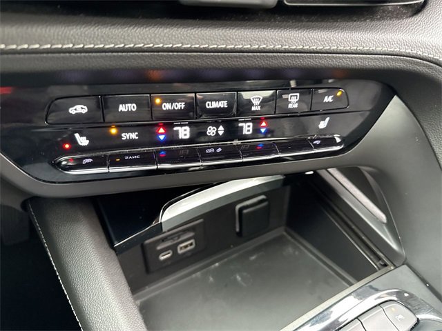 Used 2021 Buick Envision Essence w/ Technology Package I image 19