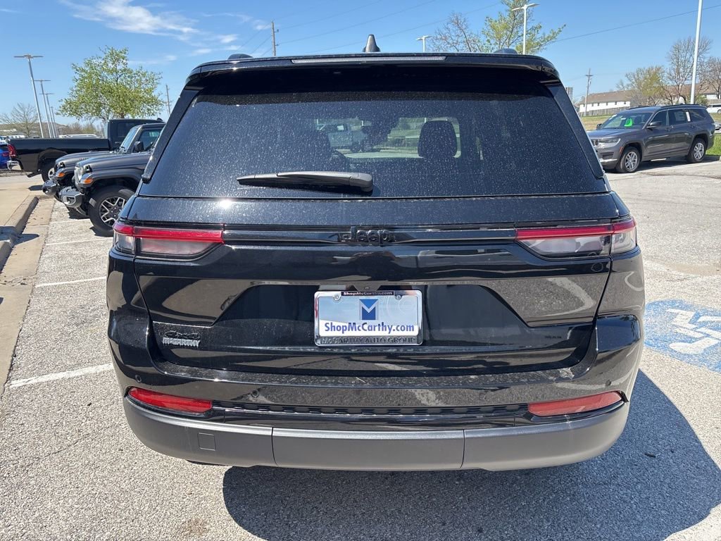 Used 2025 Jeep Grand Cherokee Altitude image 18