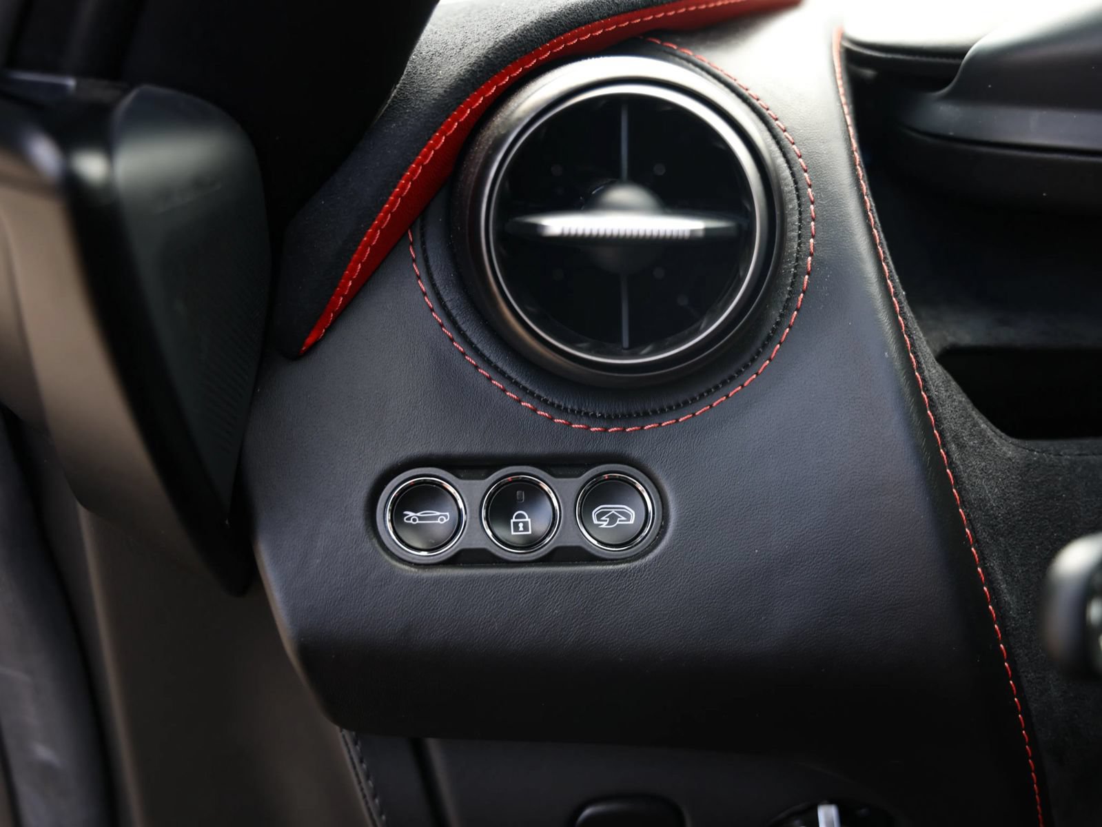Used 2020 McLaren 720S Spider RWD image 37