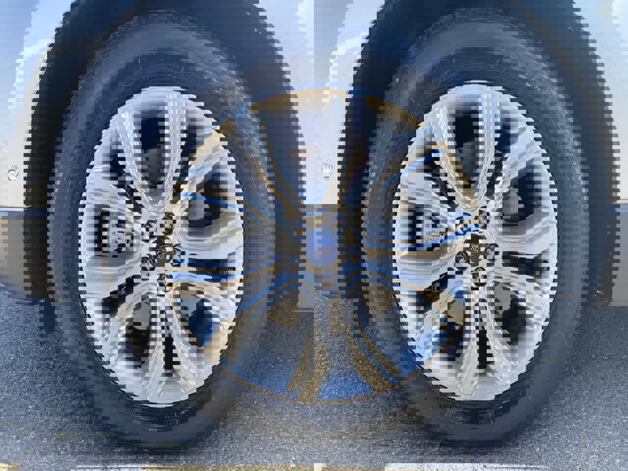 Used 2019 Ford Edge Titanium w/ Equipment Group 301A AWD/4WD image 10