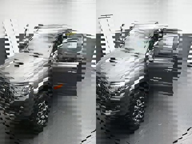 Used 2018 Toyota Tacoma TRD Sport image 35