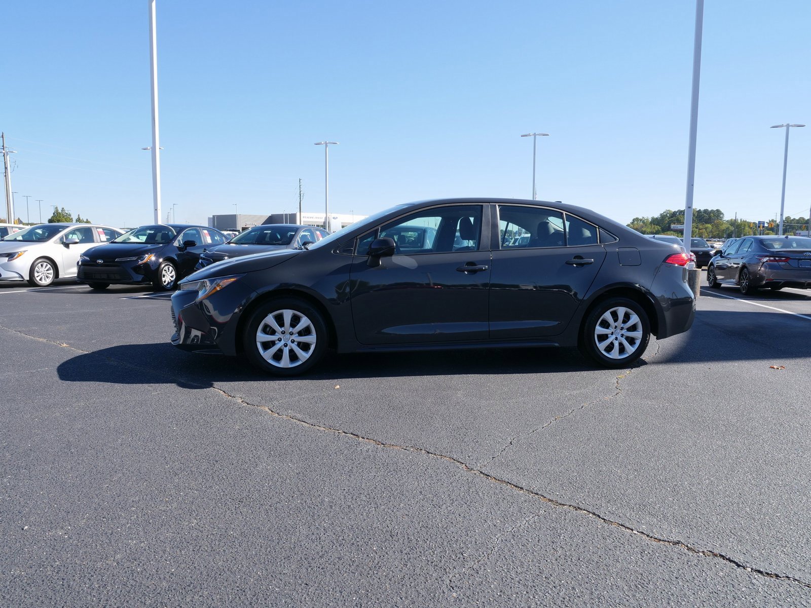 Used 2023 Toyota Corolla LE image 23