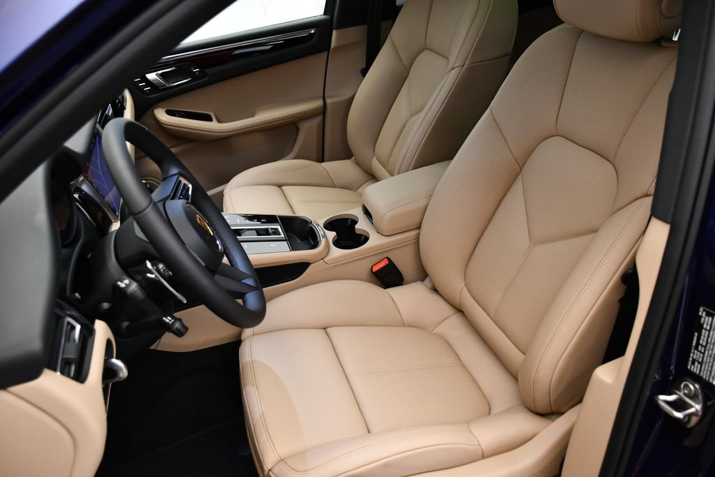 Certified 2026 Porsche Macan Turbo AWD/4WD image 38