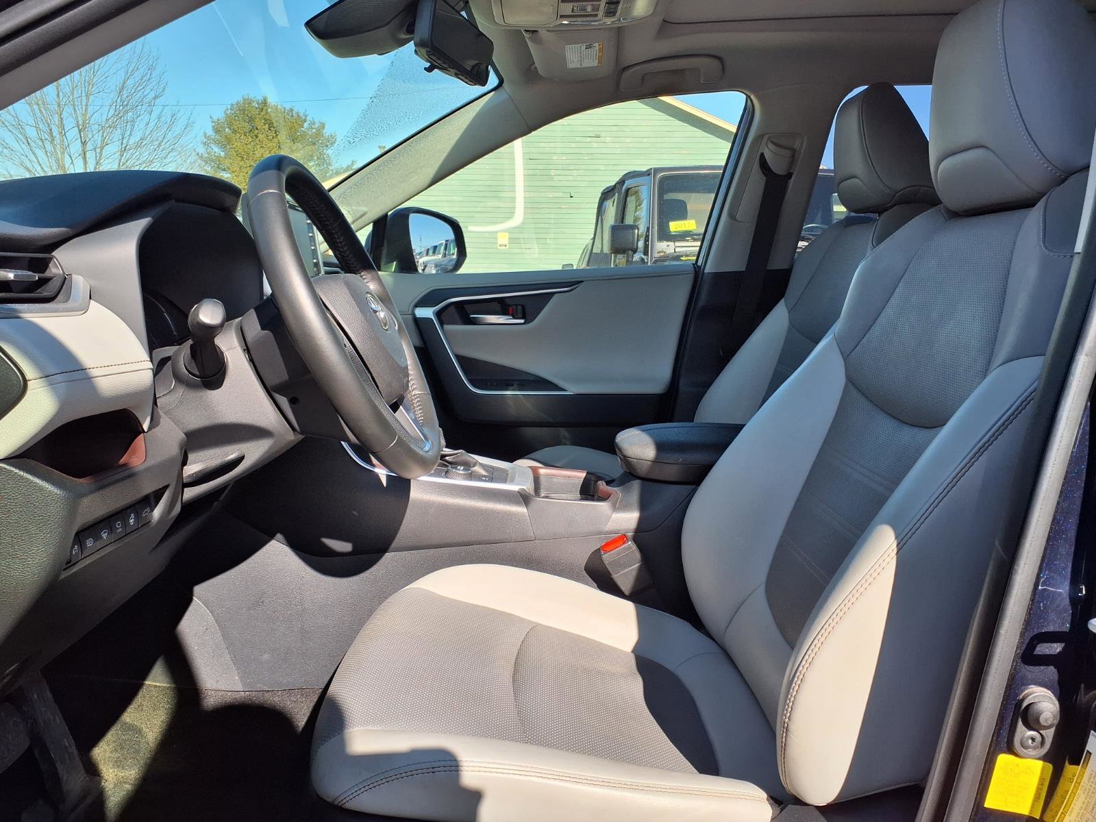 Used 2019 Toyota RAV4 Limited image 6