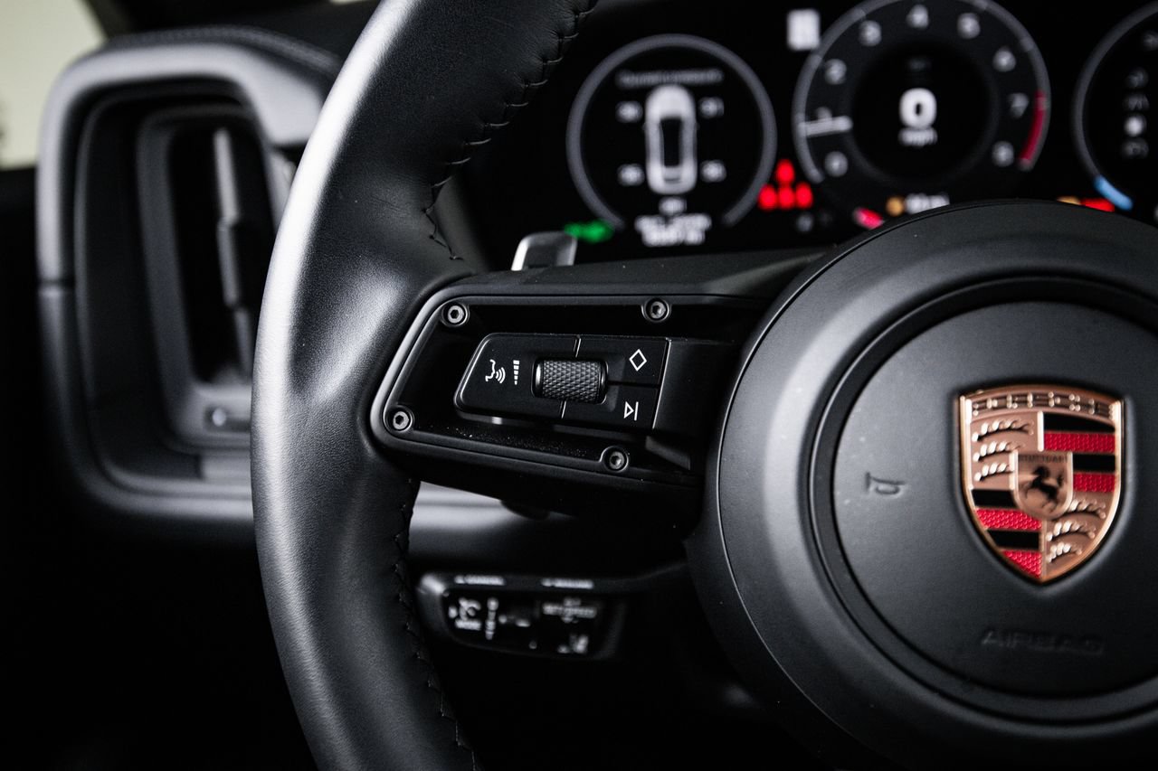 Certified 2025 Porsche Cayenne GTS AWD/4WD image 17