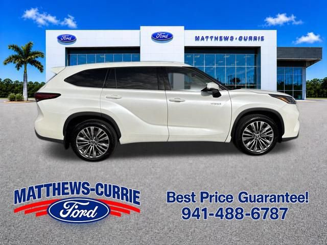 Used 2021 Toyota Highlander Platinum FWD image 3