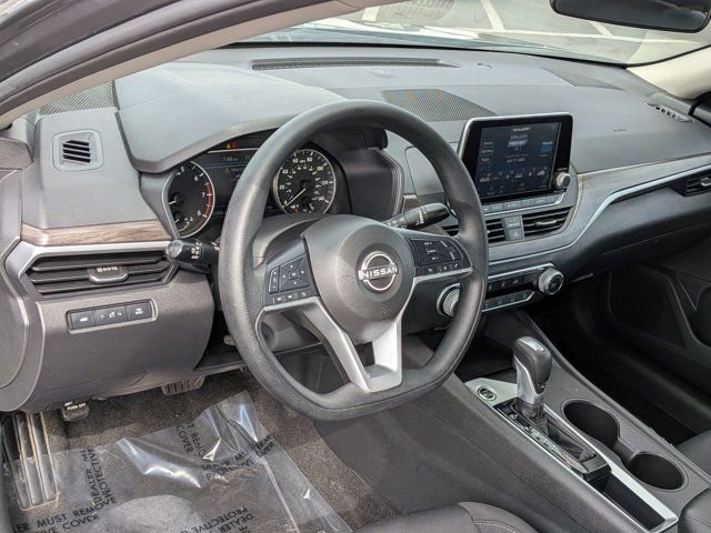 Used 2025 Nissan Altima 2.5 SV image 16