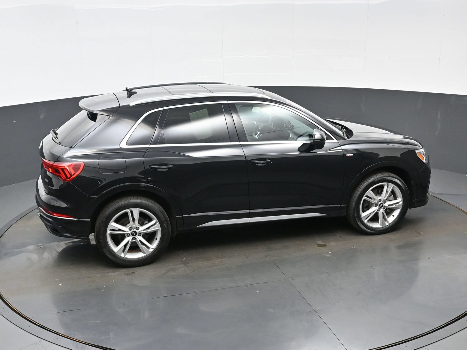 Used 2022 Audi Q3 2.0T Premium Plus w/ Premium Plus Package AWD/4WD image 42
