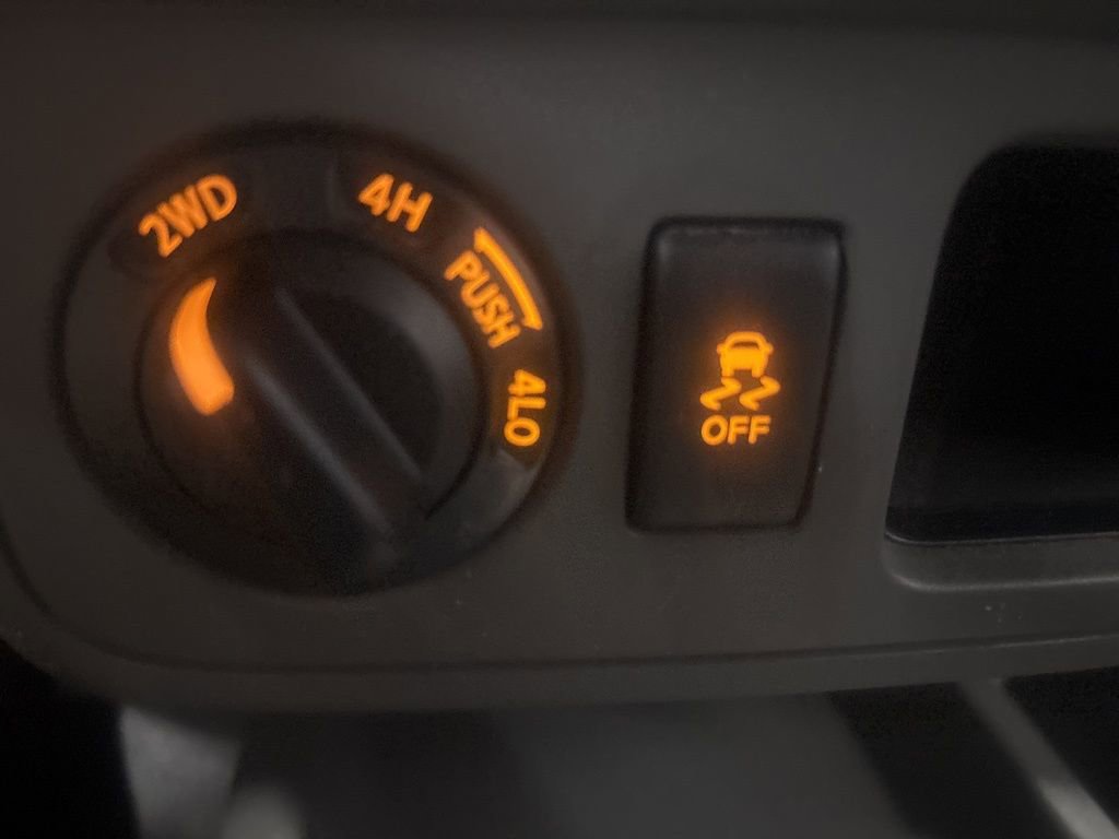 Used 2014 Nissan Frontier SV image 19