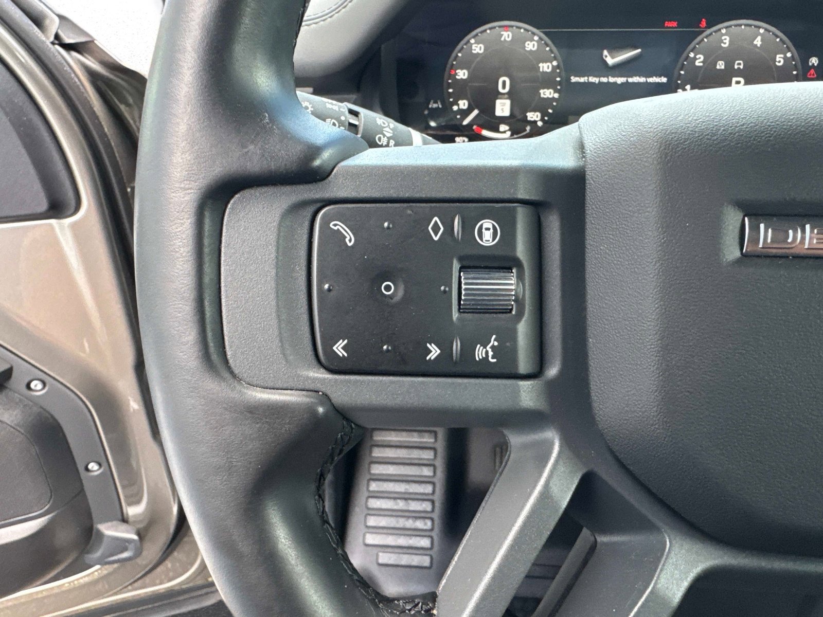 Used 2025 Land Rover Defender 110 X-Dynamic SE AWD/4WD image 31