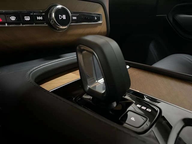 Used 2025 Volvo XC90 T8 Plus w/ Protection Package Premier AWD/4WD image 54