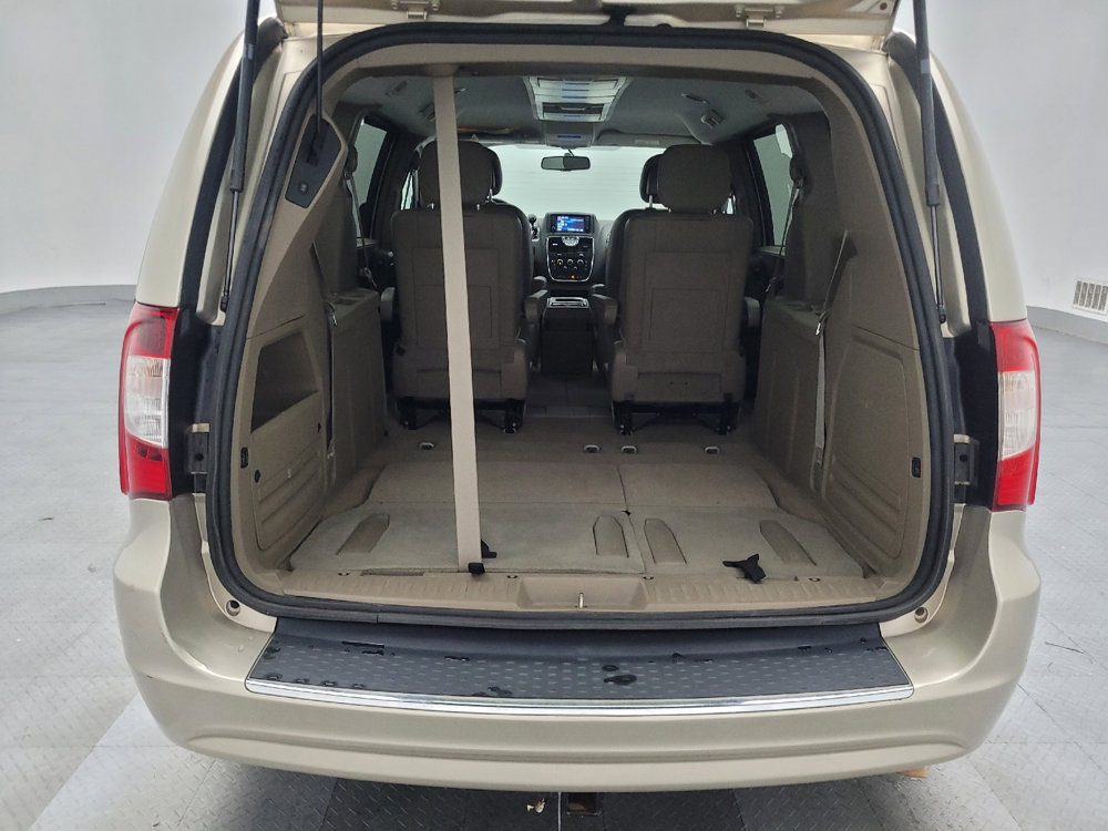 Used 2015 Chrysler Town & Country LX image 29