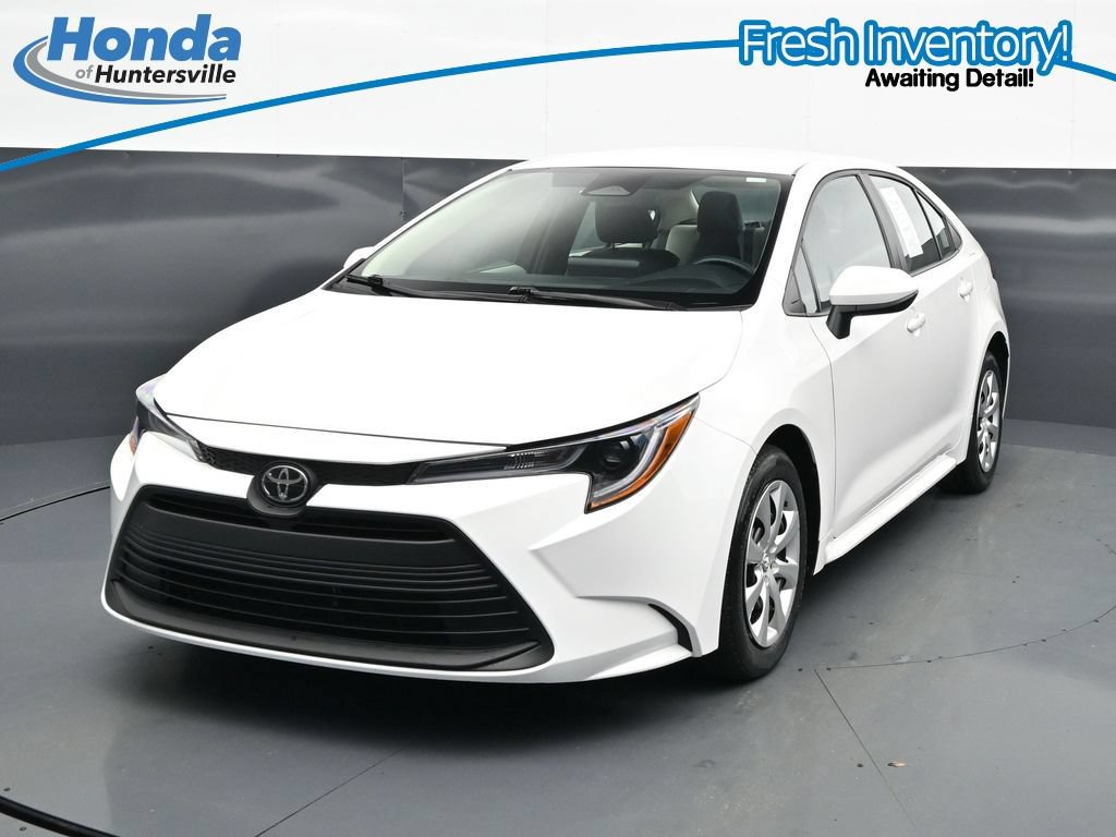 Used 2025 Toyota Corolla LE w/ Convenience Package FWD image 4