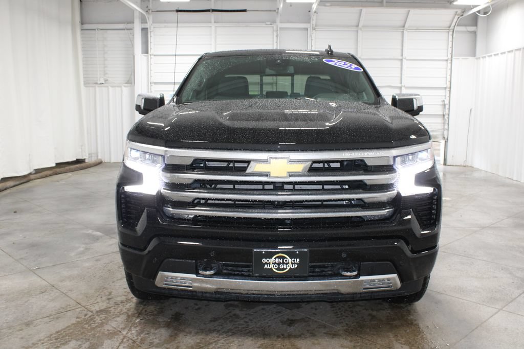 Used 2025 Chevrolet Silverado 1500 High Country AWD/4WD image 3