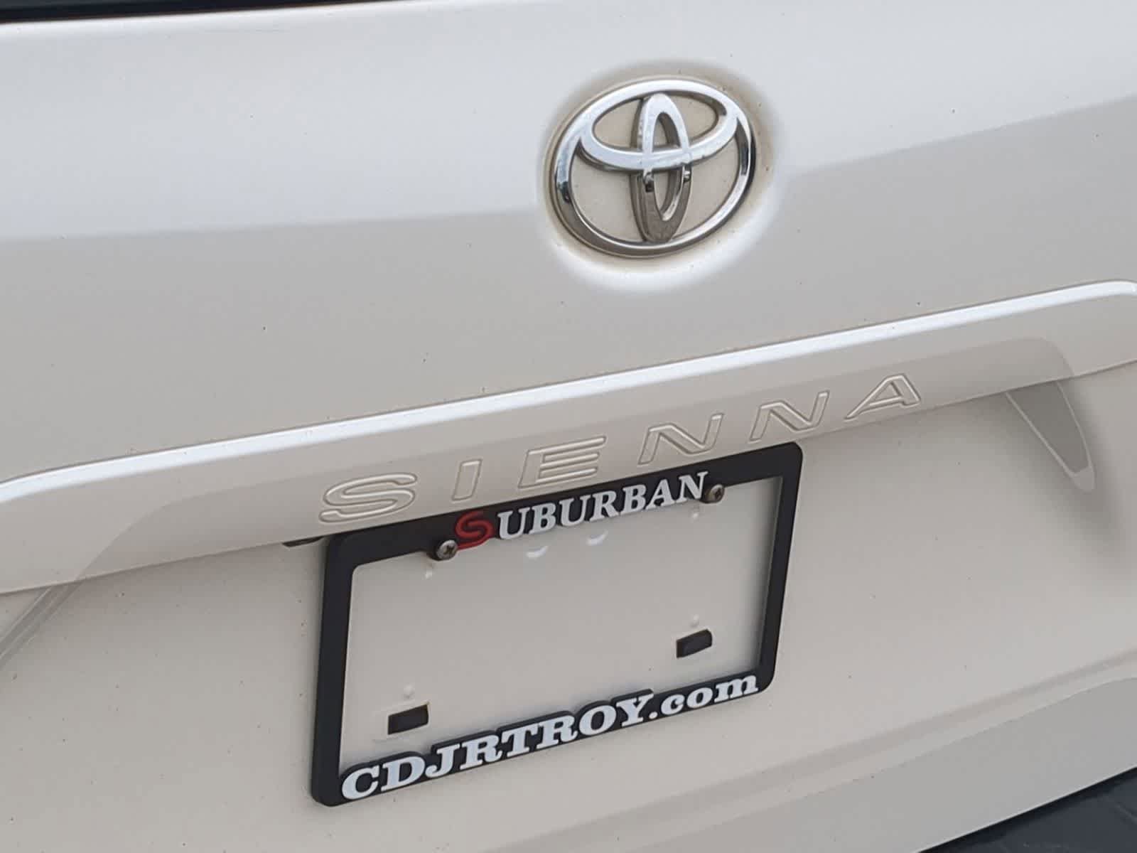 Used 2020 Toyota Sienna XLE w/ XLE Navigation Package FWD image 13