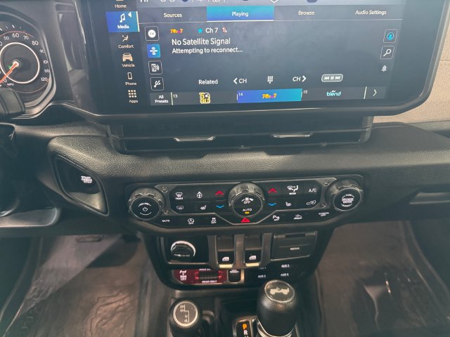 Used 2025 Jeep Wrangler Sport AWD/4WD image 3