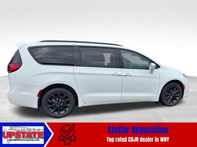Used 2021 Chrysler Pacifica Touring w/ S Appearance Package FWD image 3