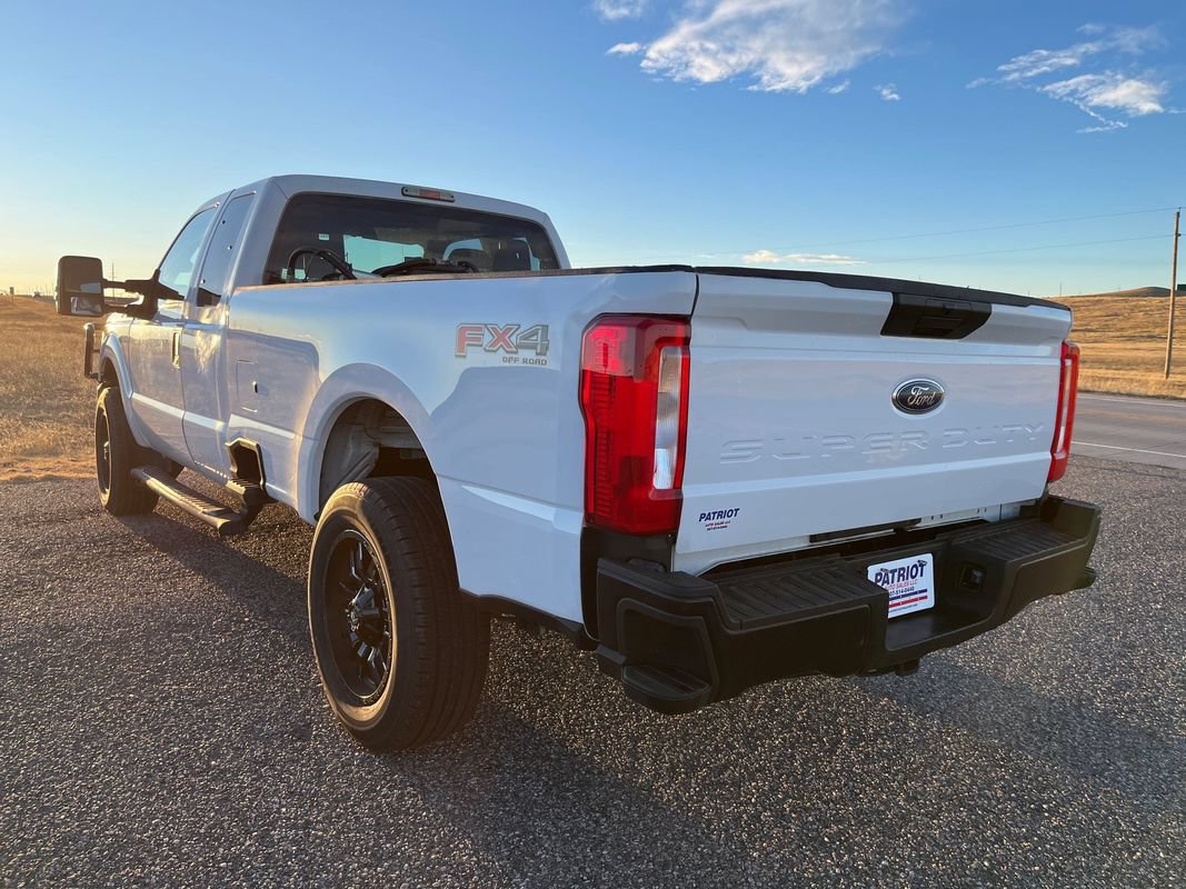 Used 2015 Ford F250 XL w/ XL Value Package AWD/4WD image 3