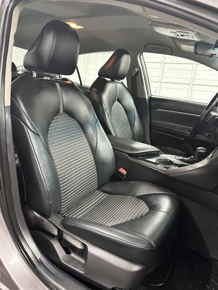 Used 2020 Toyota Camry SE image 22