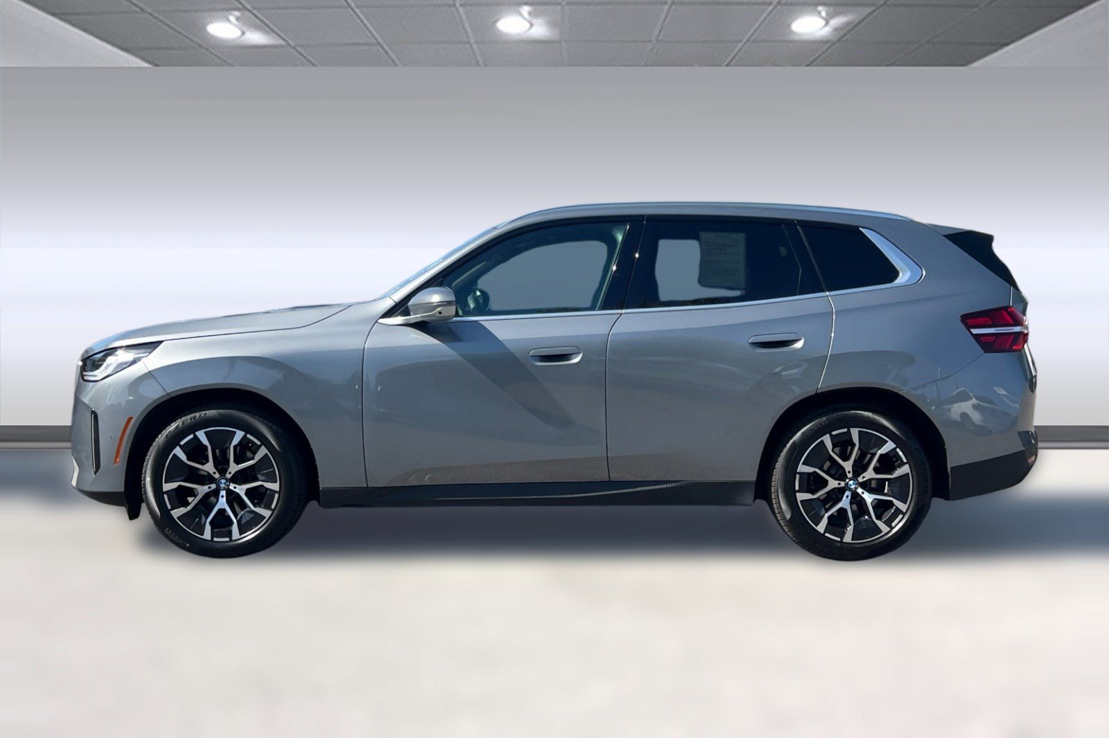 Used 2025 BMW X3 xDrive30i w/ Premium Package AWD/4WD image 2