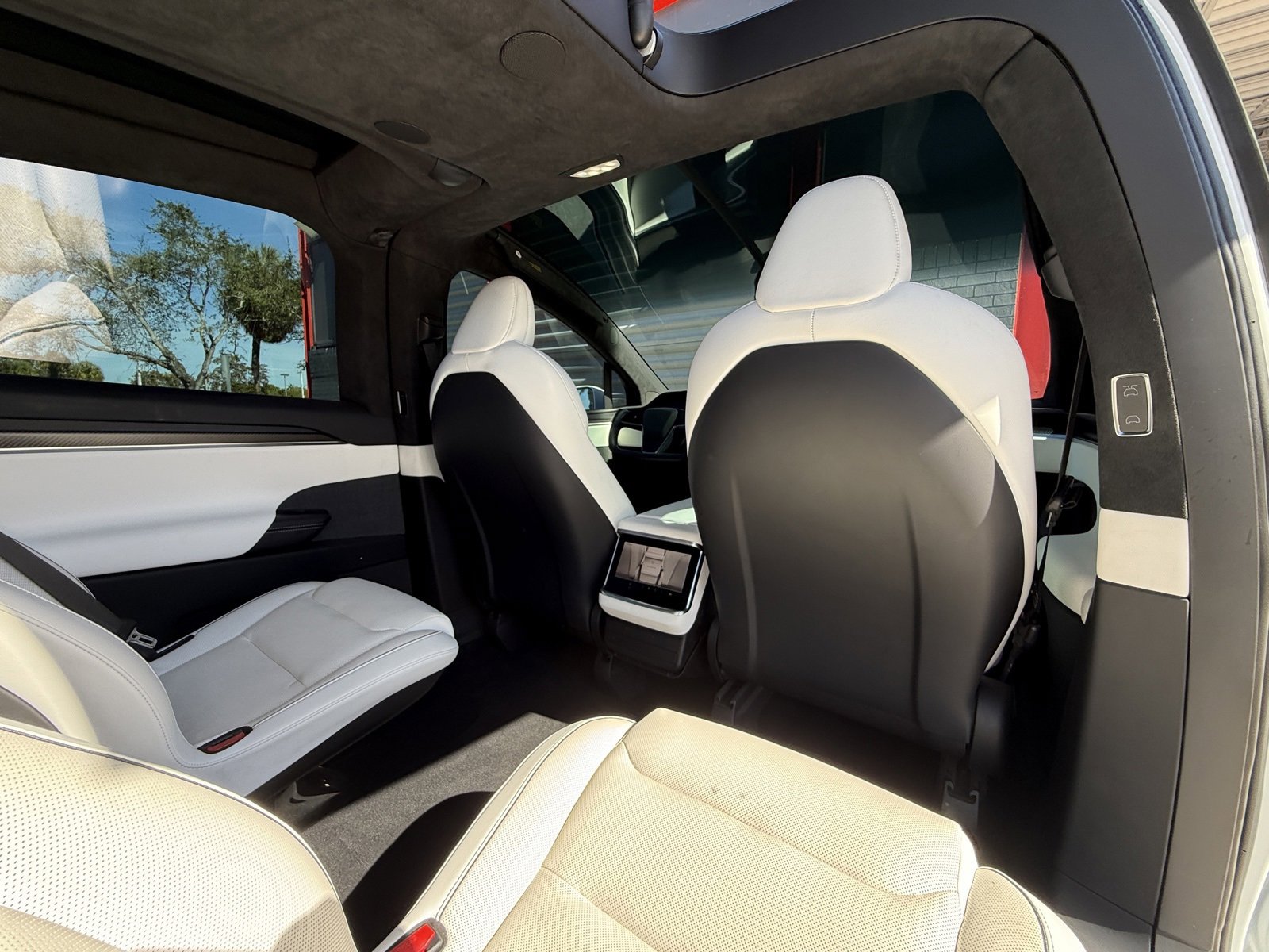 Used 2022 Tesla Model X Plaid image 19