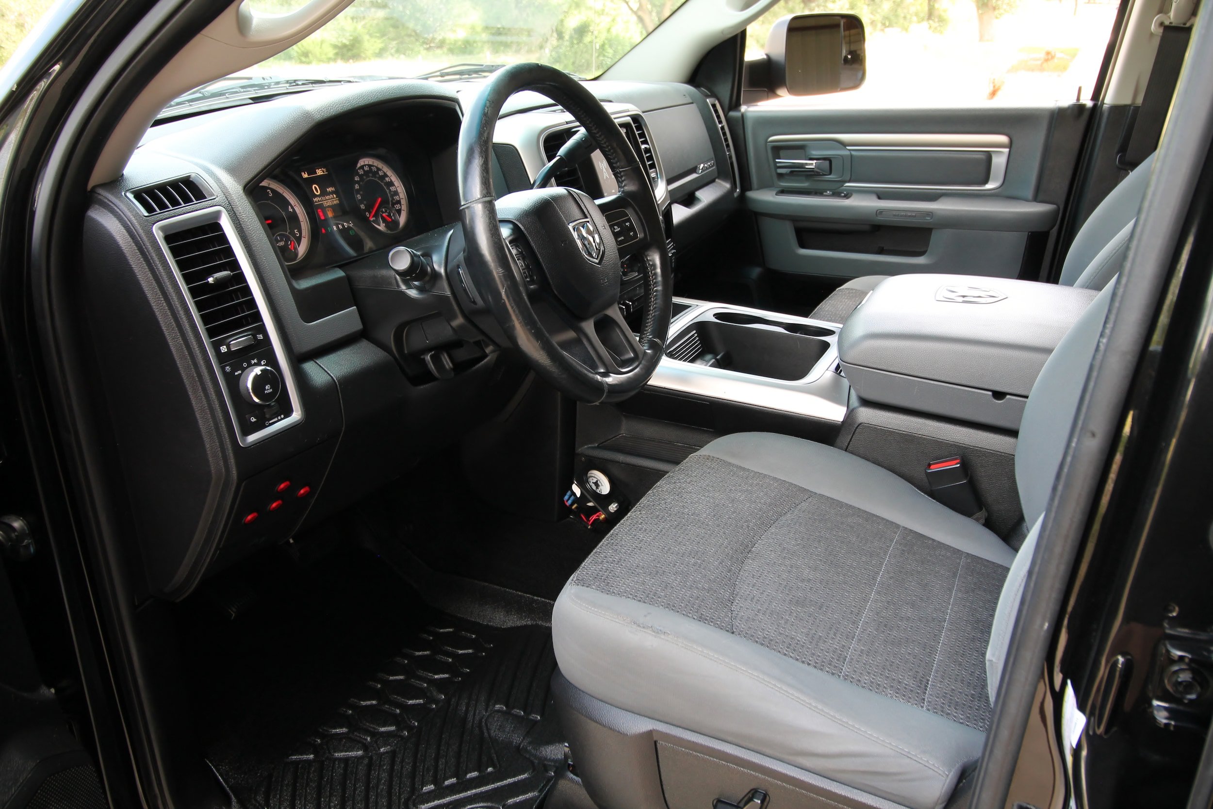 Used 2018 RAM 3500 Big Horn AWD/4WD image 21