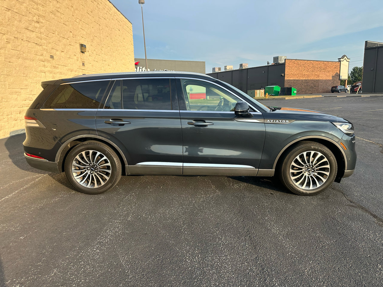 Used 2021 Lincoln Aviator Reserve w/ Equipment Group 201A image 6
