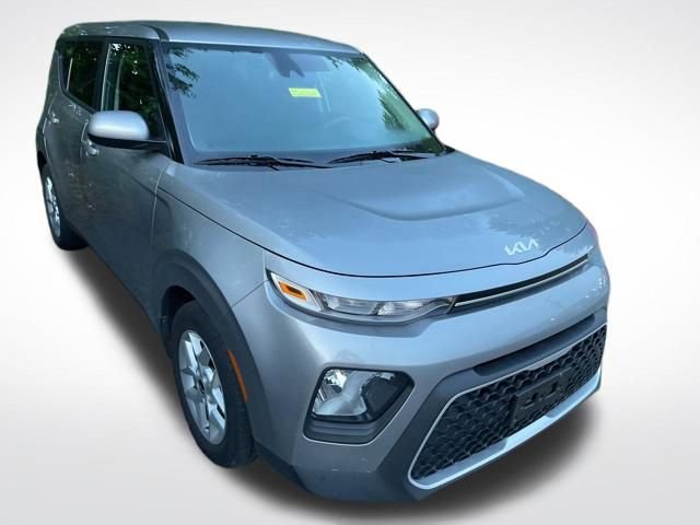 Used 2022 Kia Soul LX w/ Technology Package FWD image 2