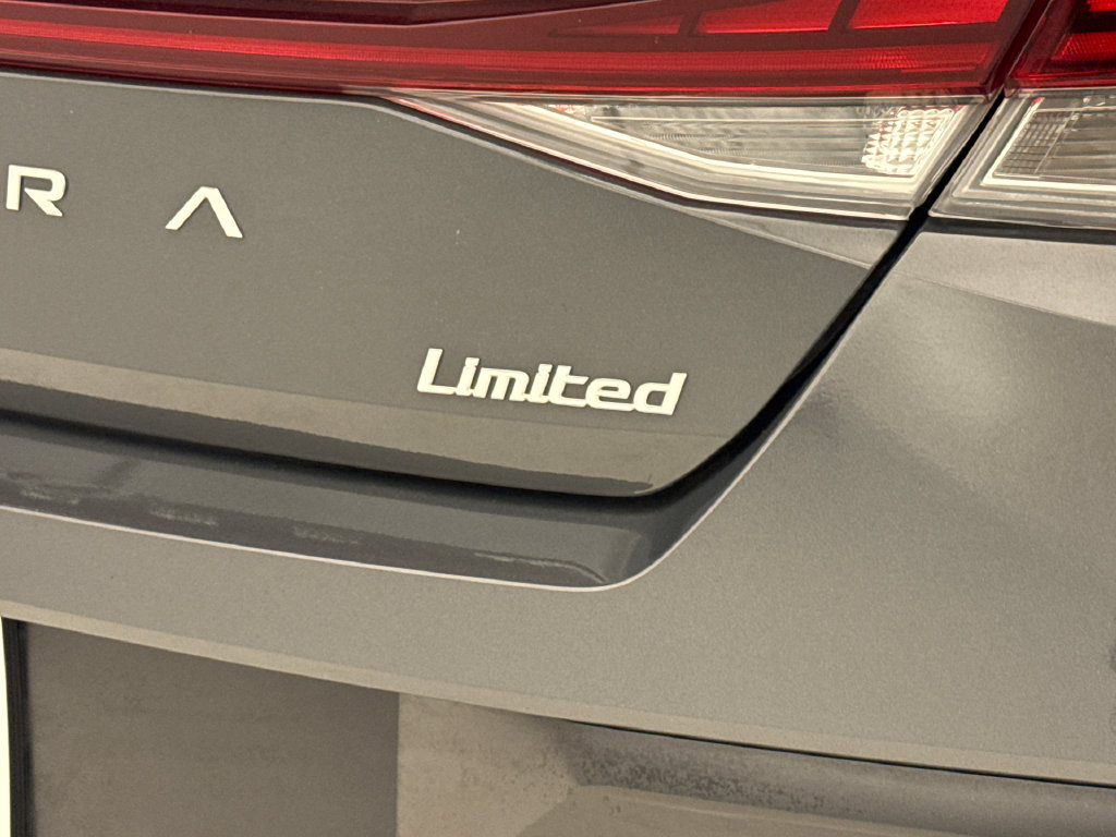Used 2026 Hyundai Elantra Limited FWD image 10