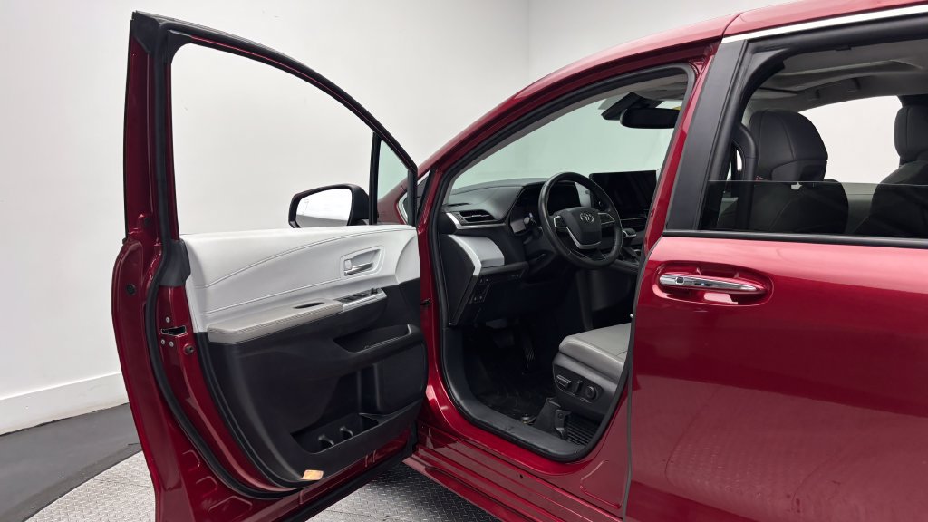 Certified 2025 Toyota Sienna XLE w/ XLE Plus Package AWD/4WD image 23