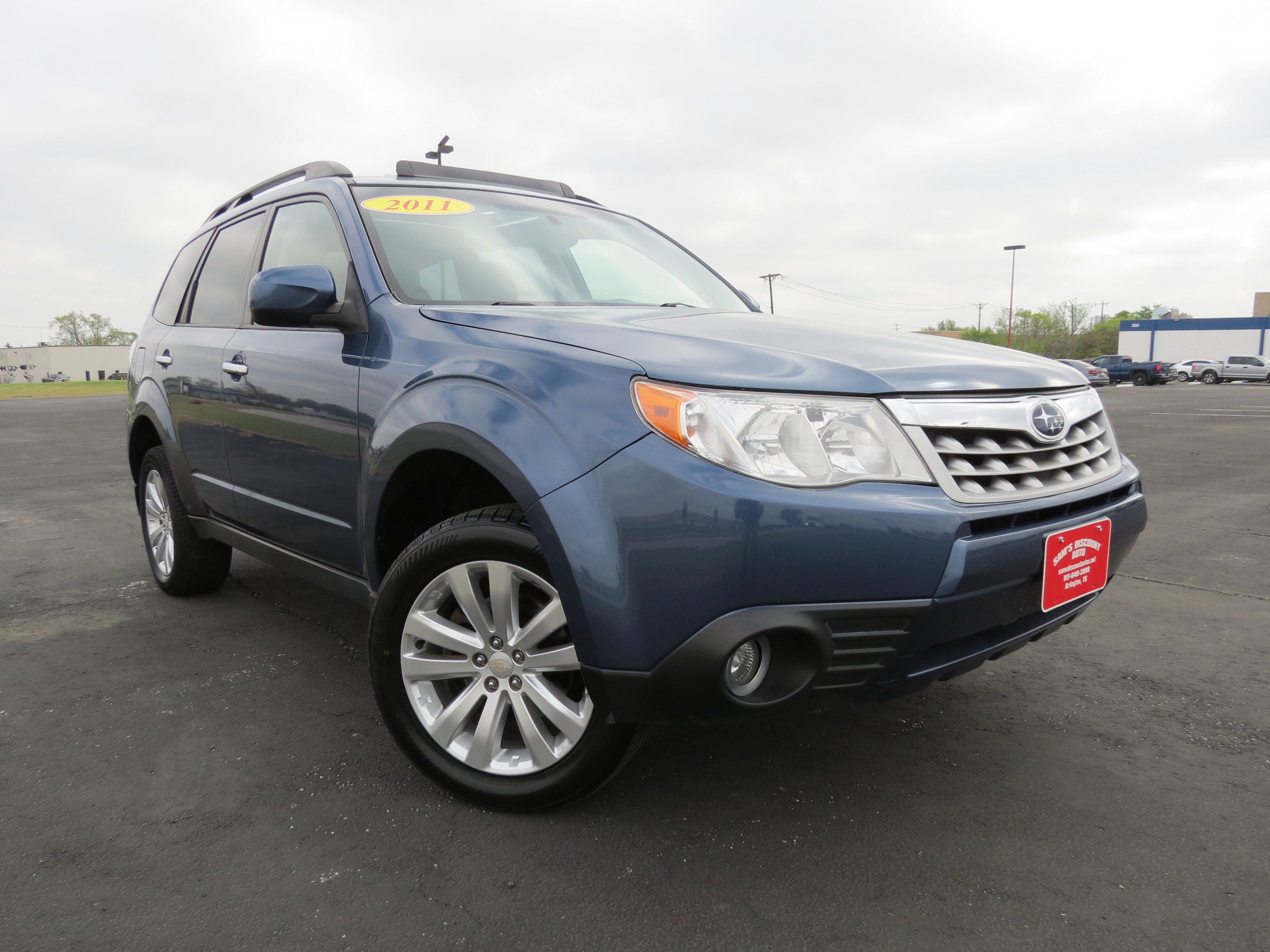 Used 2011 Subaru Forester 2.5X Limited AWD/4WD image 2