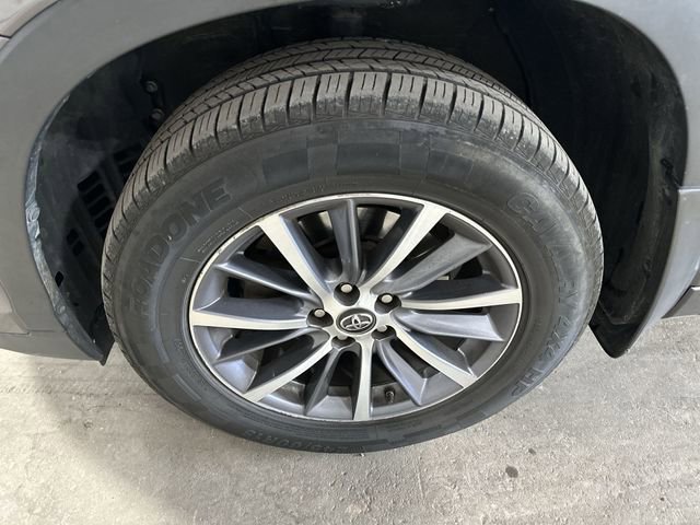 Used 2017 Toyota Highlander XLE image 23