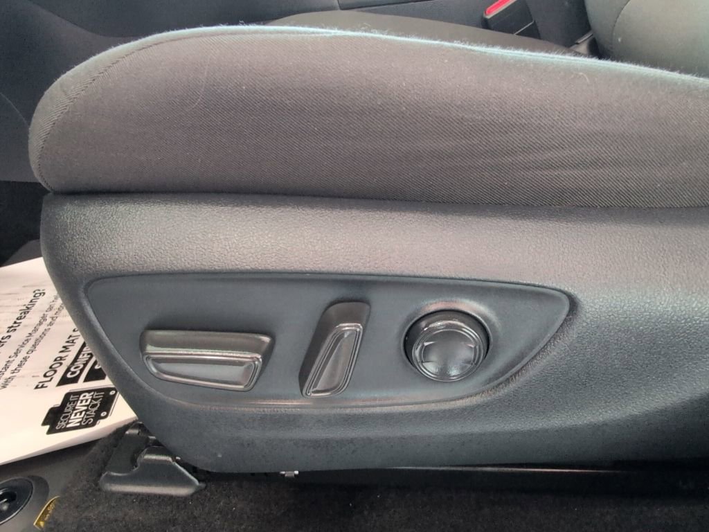 Used 2025 Toyota RAV4 XLE image 16