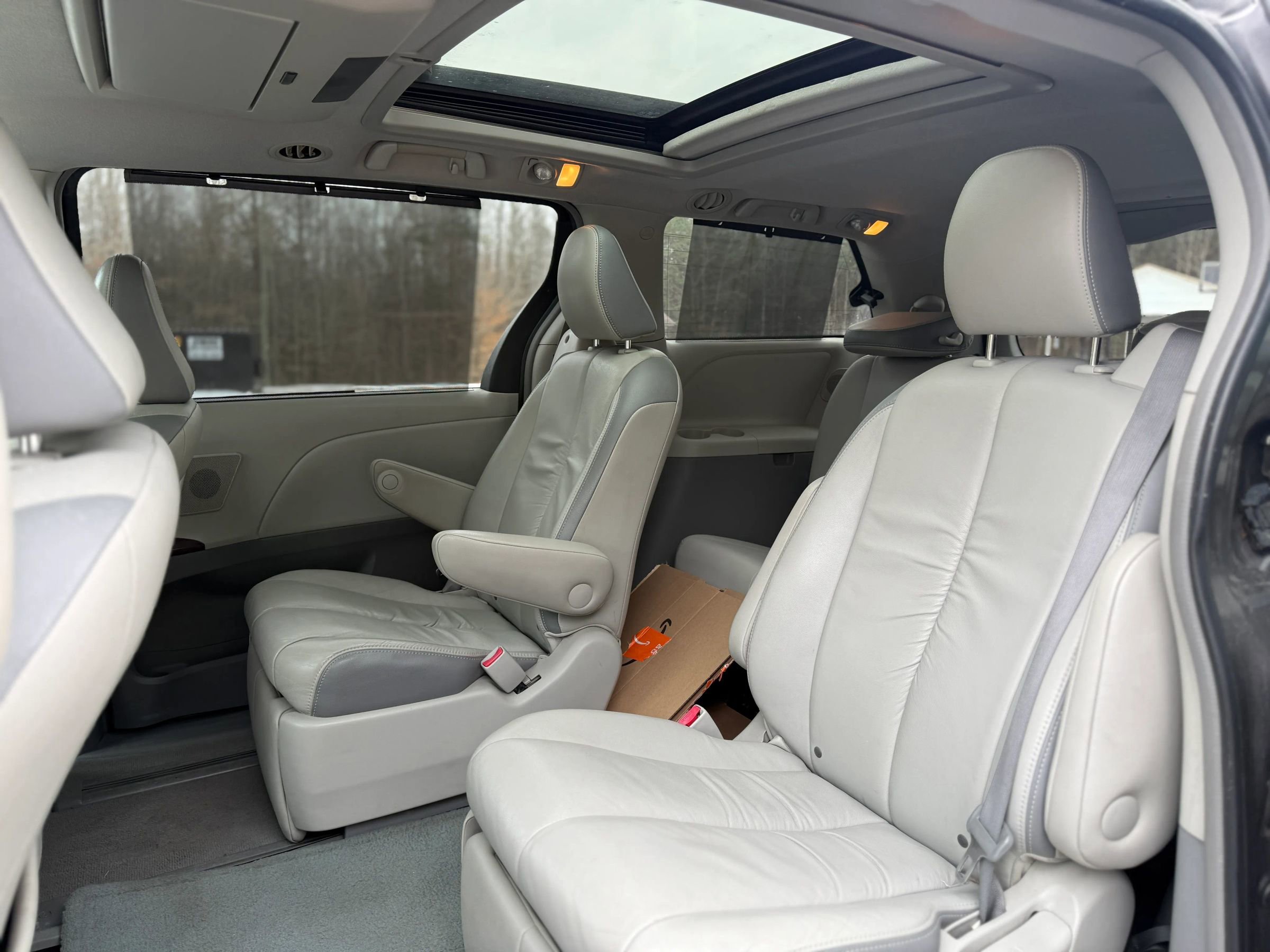 Used 2011 Toyota Sienna Limited w/ Premium Pkg AWD/4WD image 11
