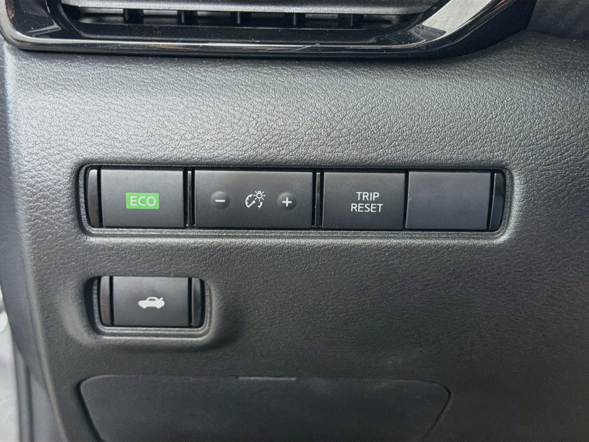 Used 2025 Nissan Sentra SV FWD image 17