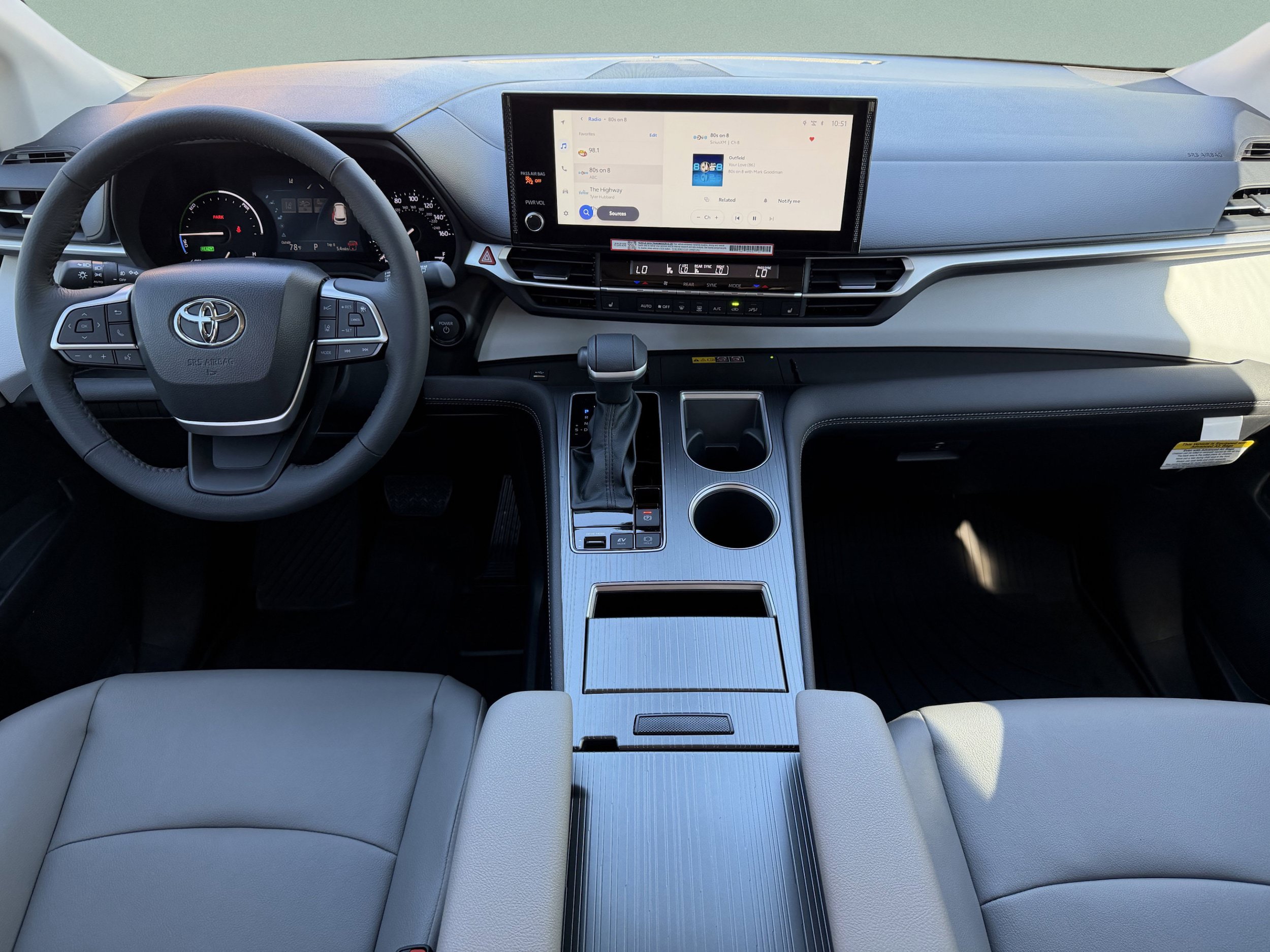Certified 2025 Toyota Sienna XLE FWD image 6