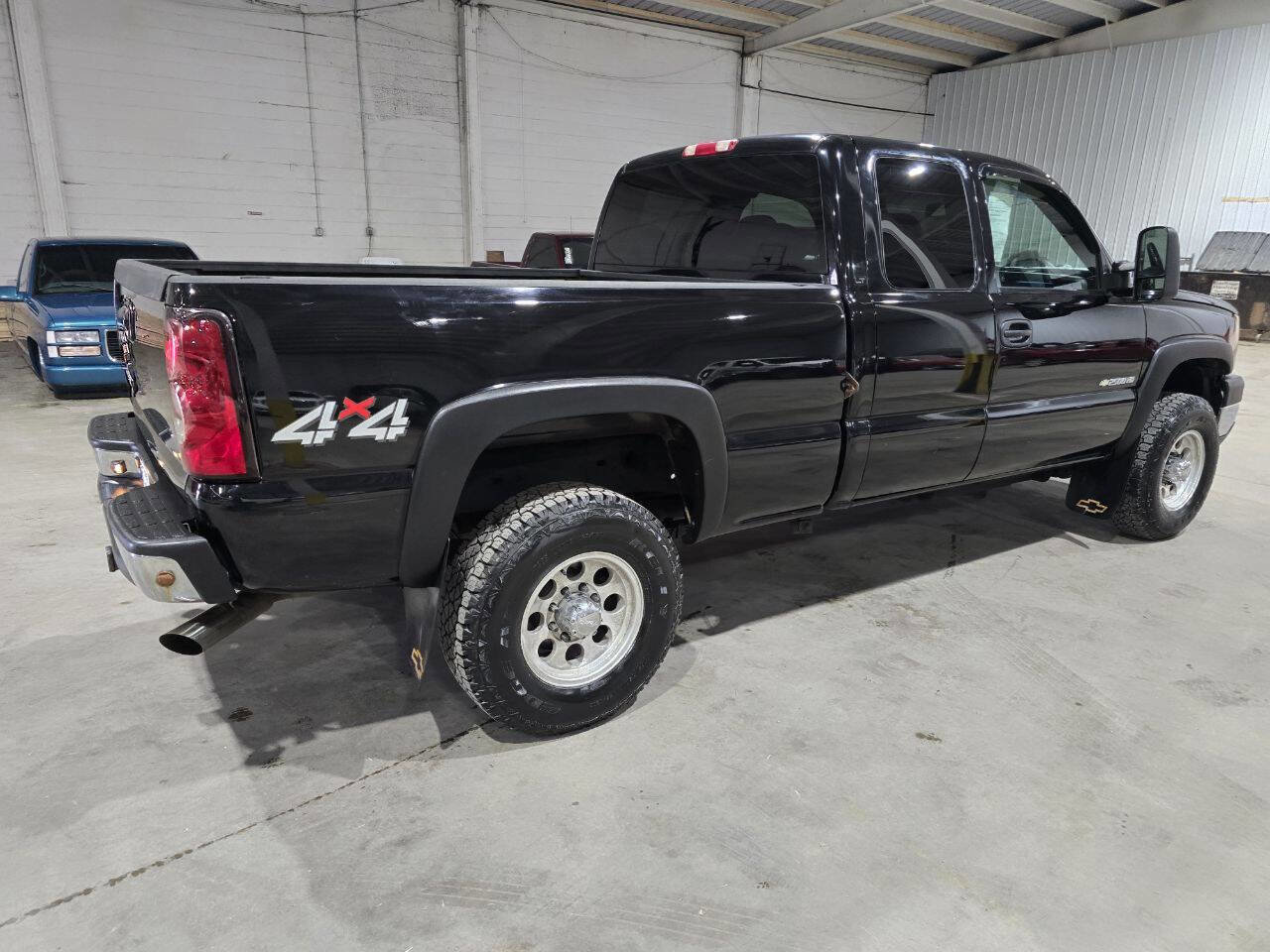 Used 2007 Chevrolet Silverado 2500 LT w/ Snow Plow Prep Package image 14