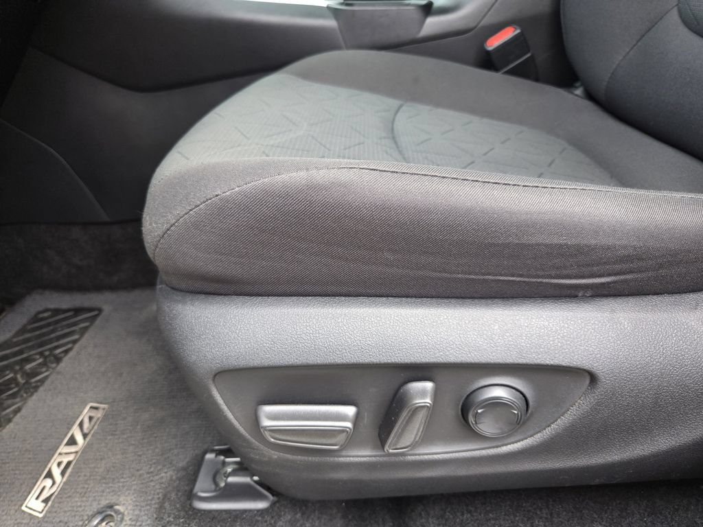 Used 2024 Toyota RAV4 XLE AWD/4WD image 21