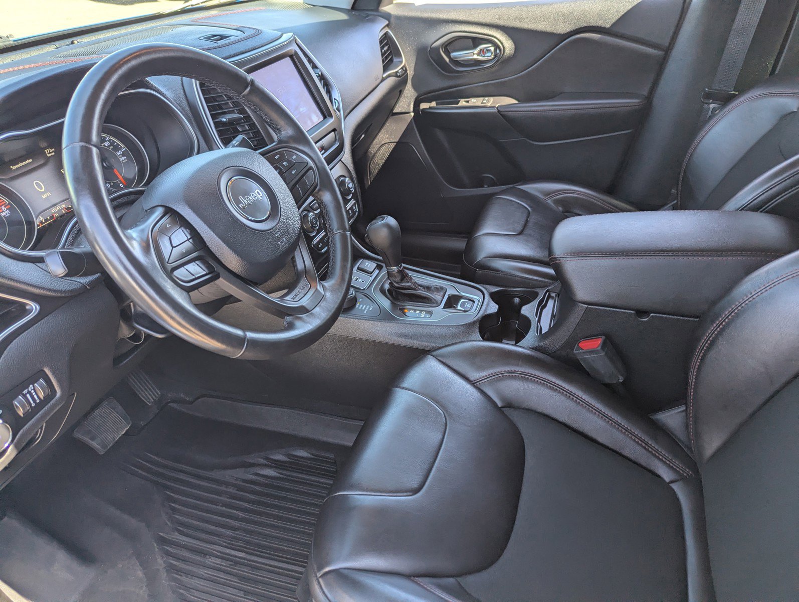 Used 2020 Jeep Cherokee Trailhawk w/ Cold Weather Group image 27