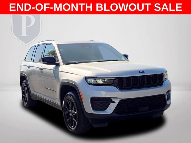 Used 2025 Jeep Grand Cherokee Altitude AWD/4WD image 13