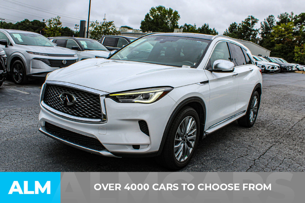 Used 2023 INFINITI QX50 Luxe w/ Accent Package FWD image 2