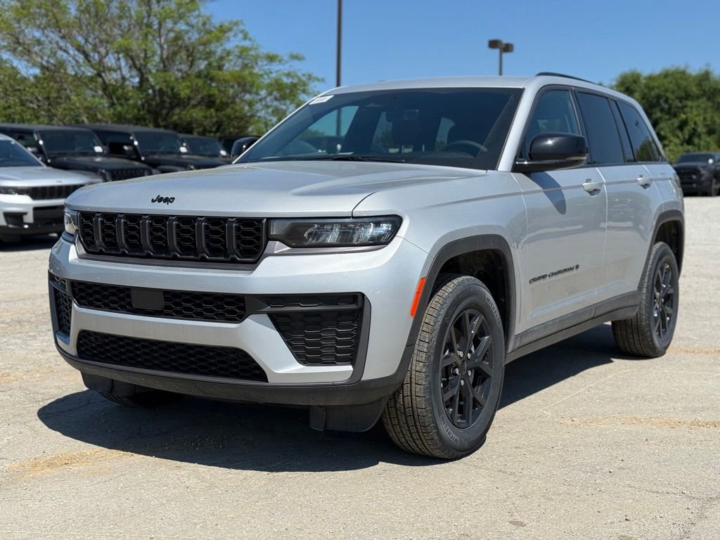 New 2026 Jeep Grand Cherokee Altitude AWD/4WD image 2