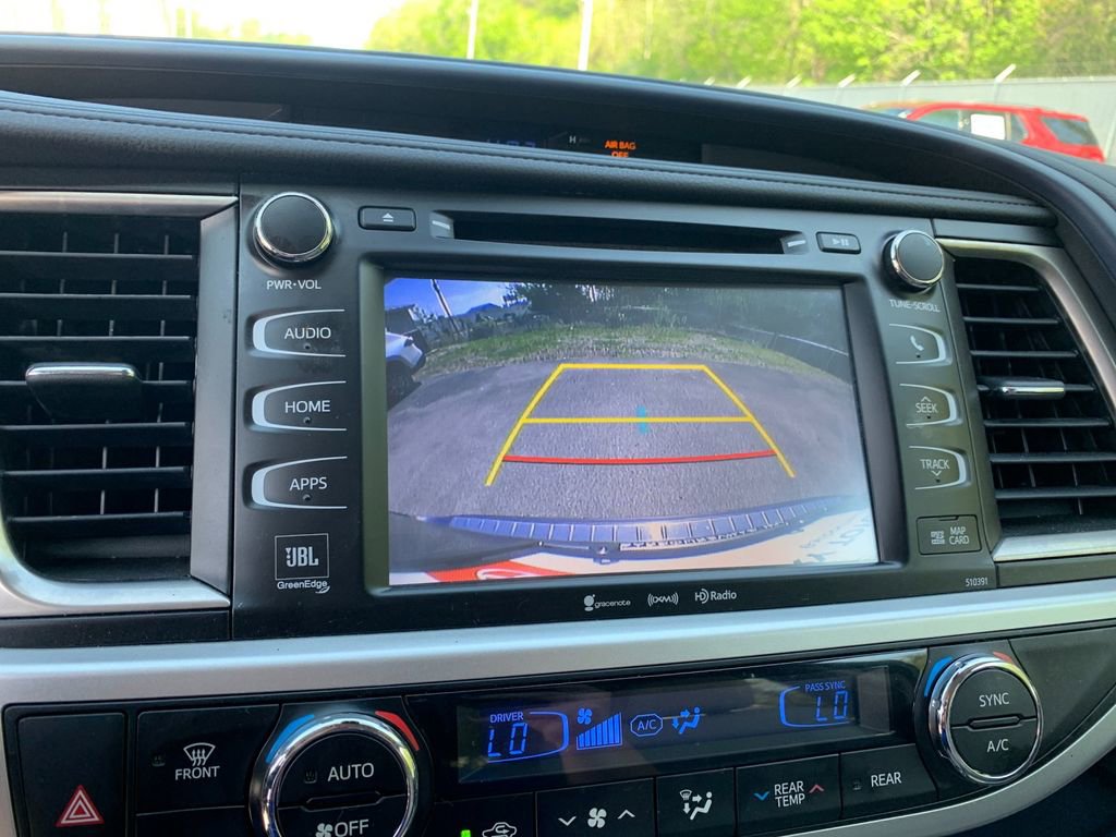 Used 2019 Toyota Highlander Limited image 26