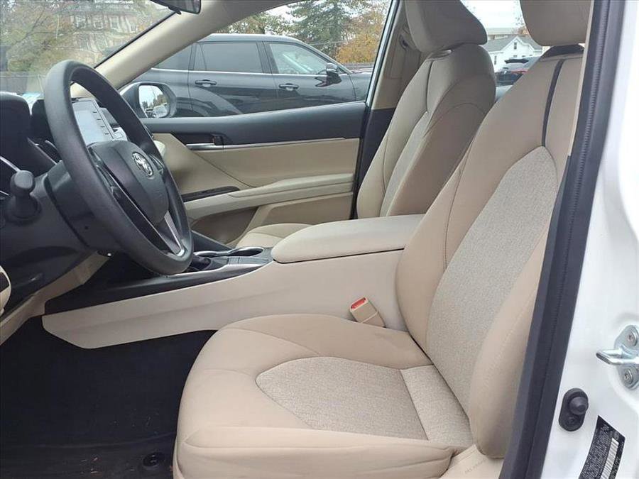 Used 2022 Toyota Camry LE image 19