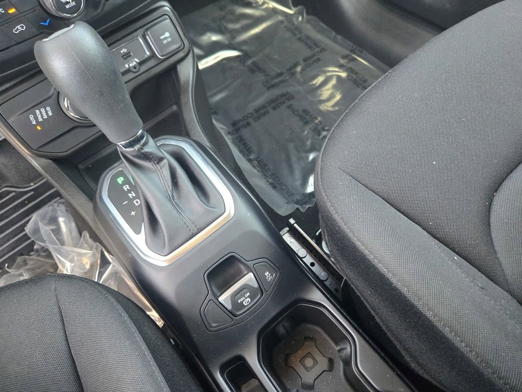 Used 2021 Jeep Renegade Latitude w/ Convenience Group AWD/4WD image 15