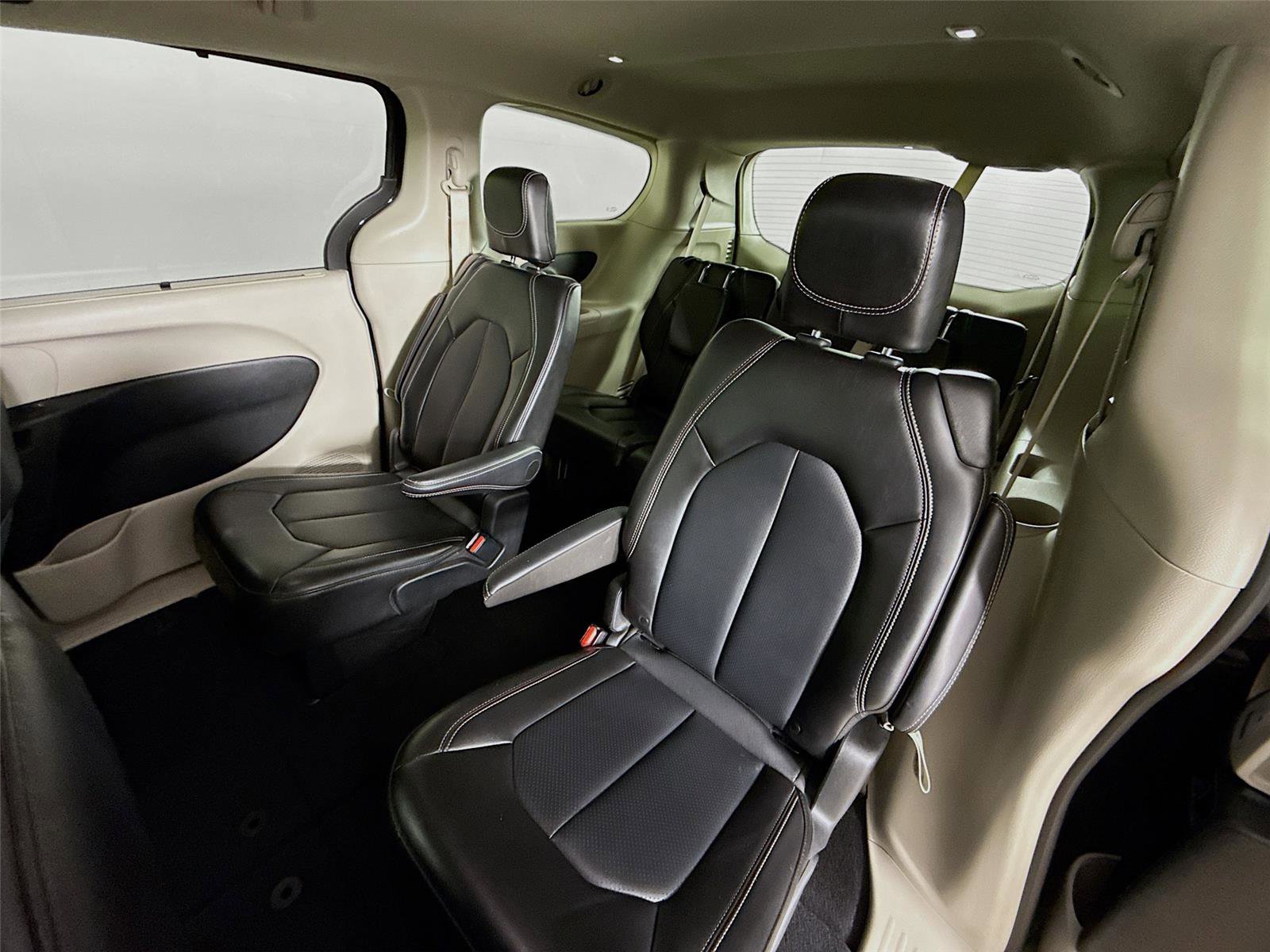 Used 2024 Chrysler Pacifica Touring-L image 20