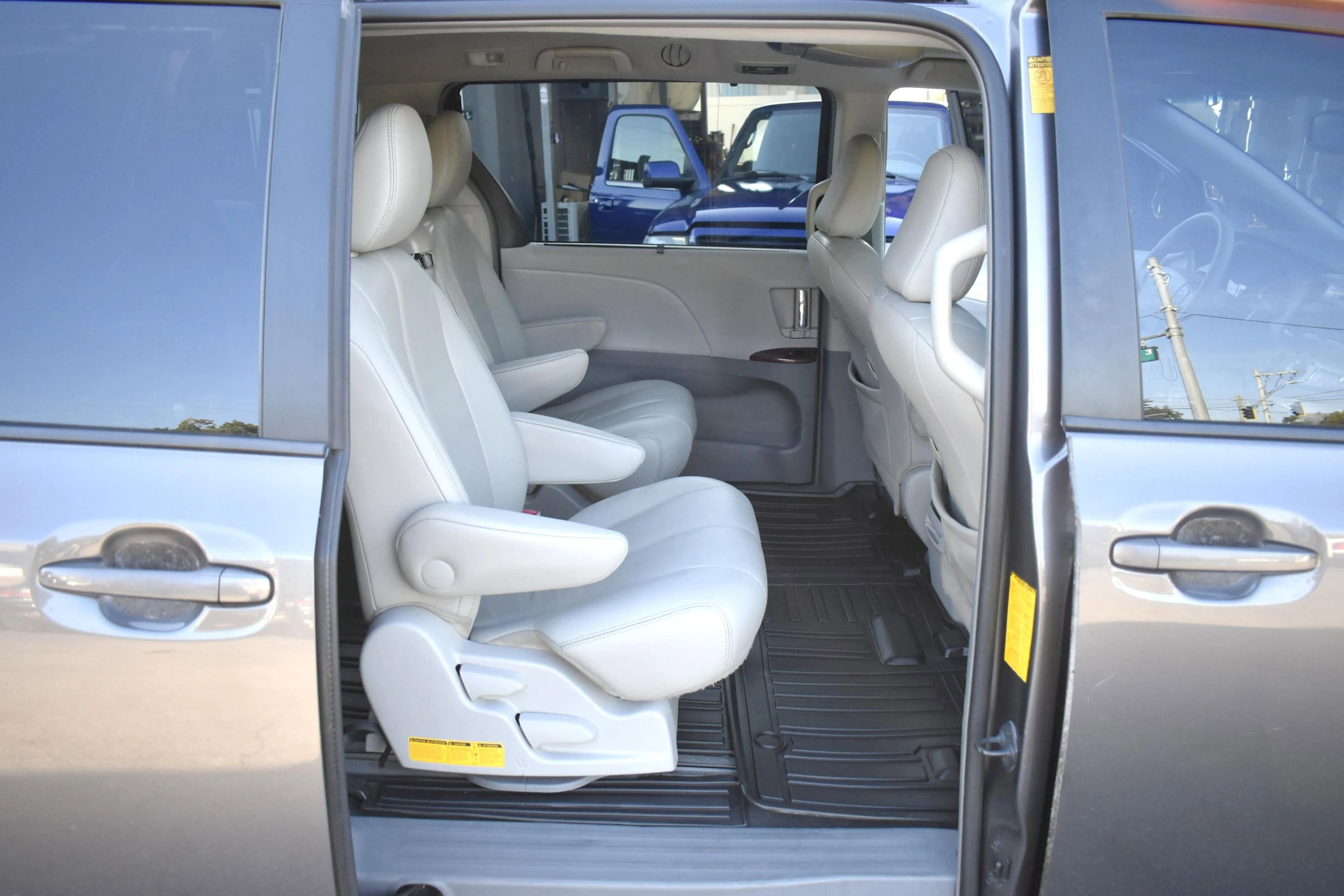 Used 2014 Toyota Sienna XLE image 20