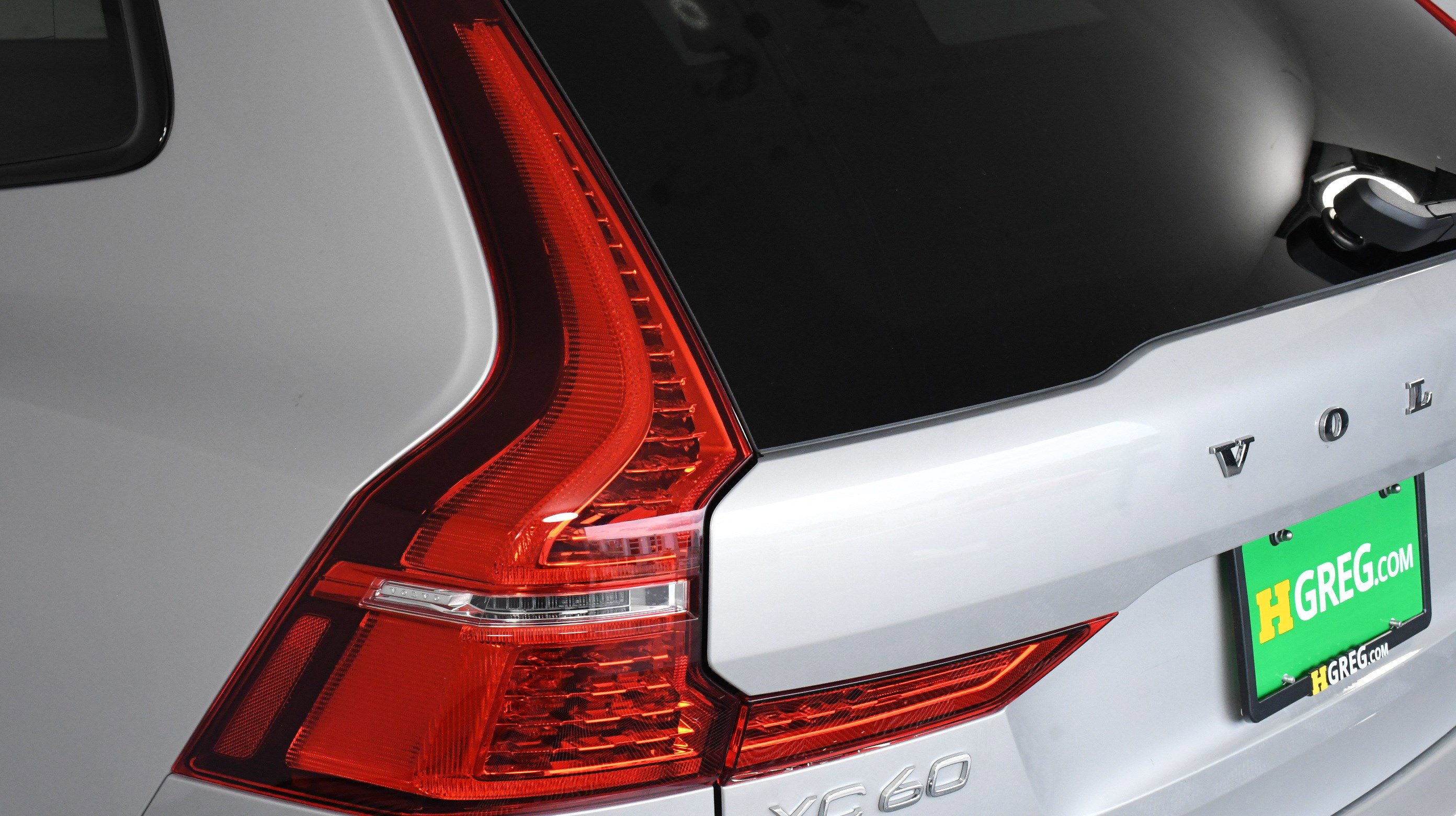 Used 2025 Volvo XC60 B5 Plus image 34