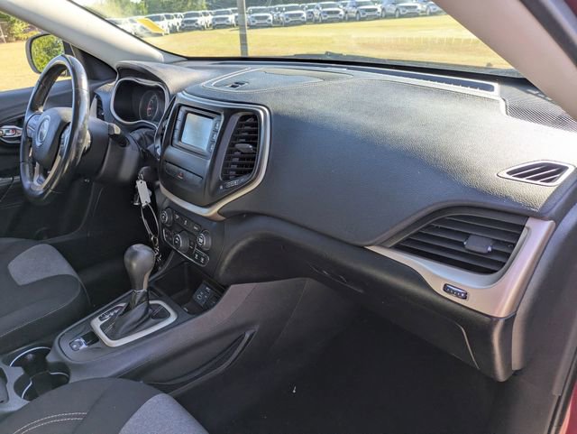 Used 2014 Jeep Cherokee Latitude FWD image 34
